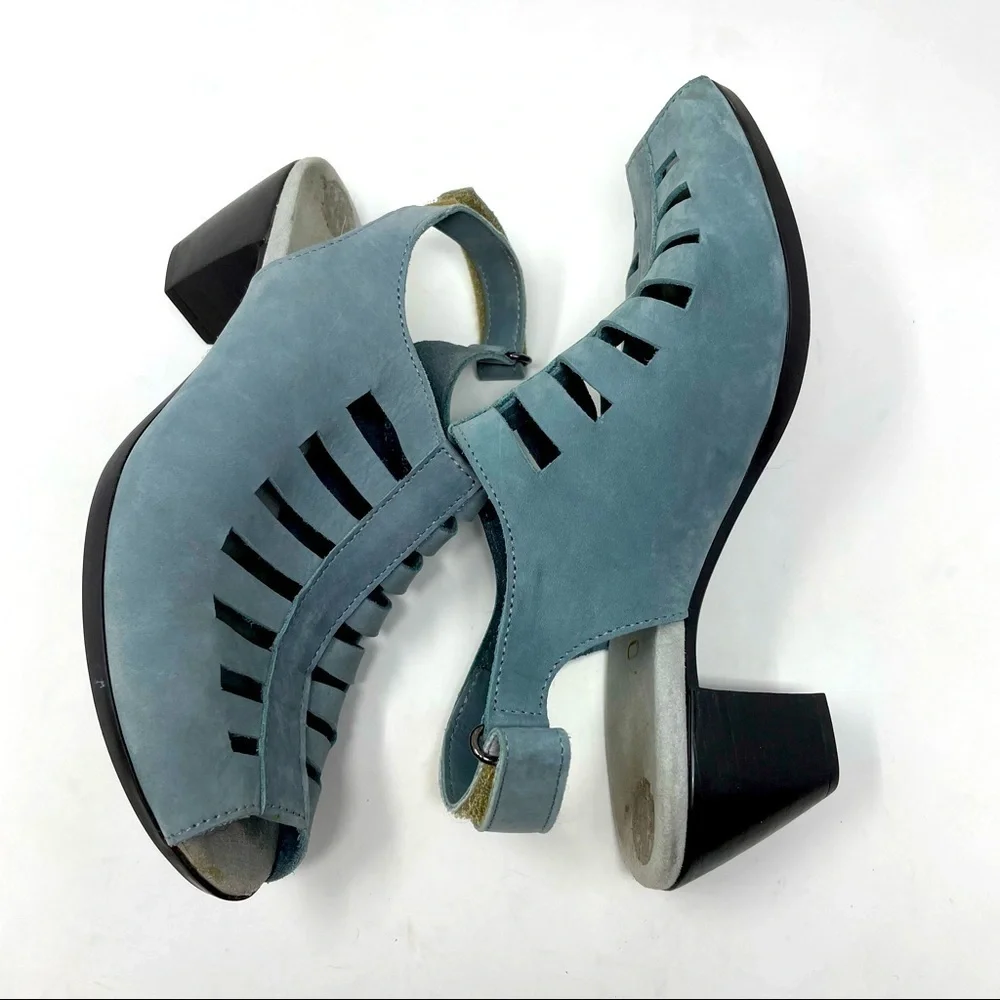 Munro Blue Leather Sandals | Size 8